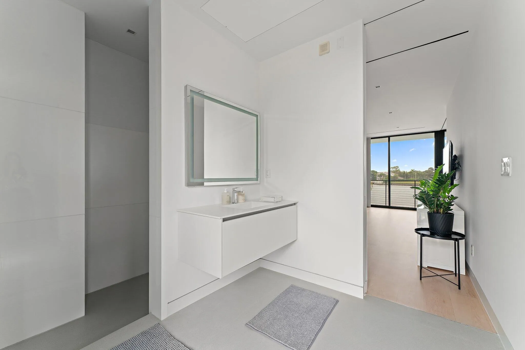 Guest Wing-En-suite Bath