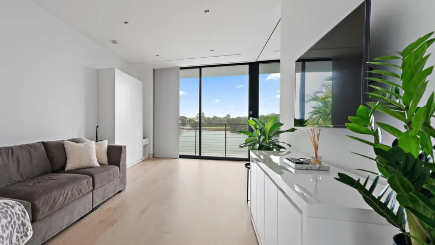 Guest Wing-Murphy Bed & En-suite bath