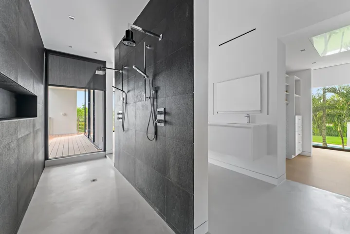 Primary En-Suite Bathroom/Shower