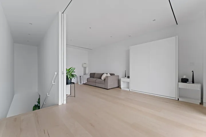 Guest Wing-Murphy Bed & En-suite Bath