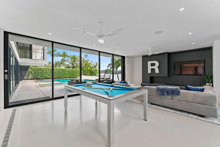 Recreation Room-Sliders to Pool Terrace