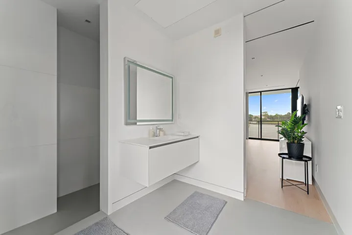 Guest Wing-En-suite Bath
