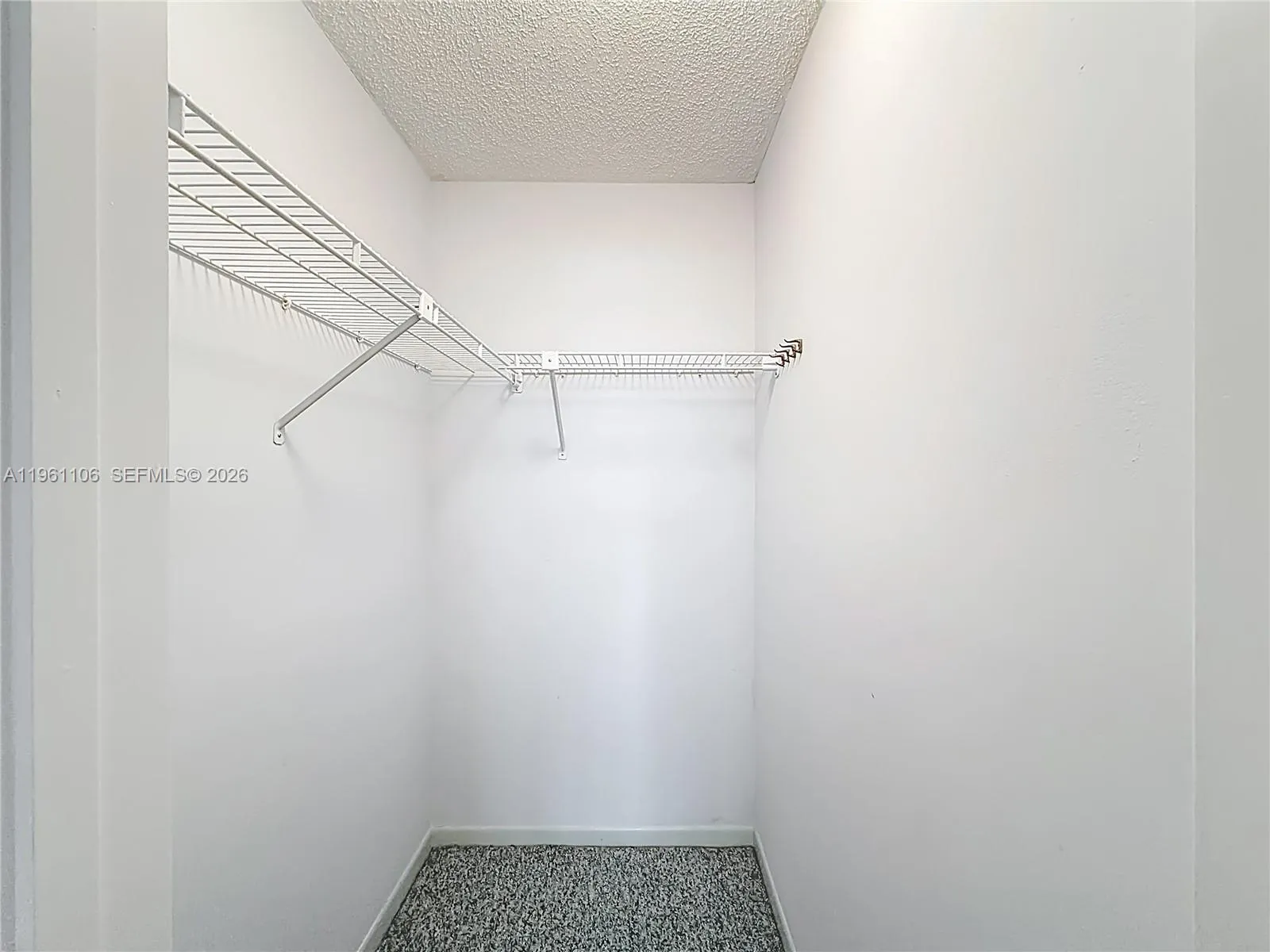 BED 2 CLOSET