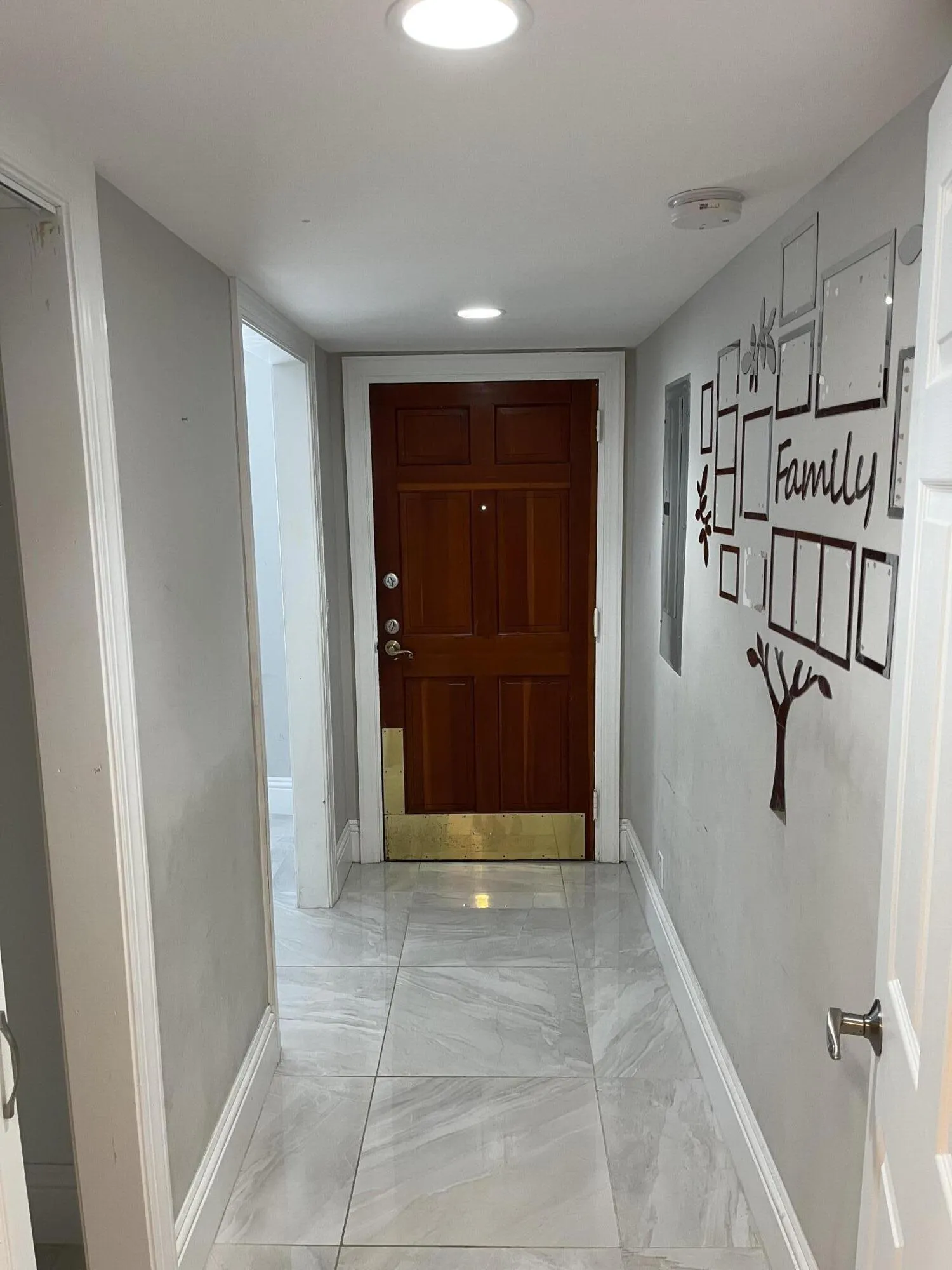 Hall way to Entry #407
