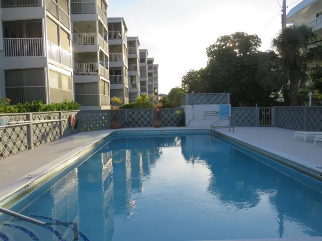 Shutters Pool