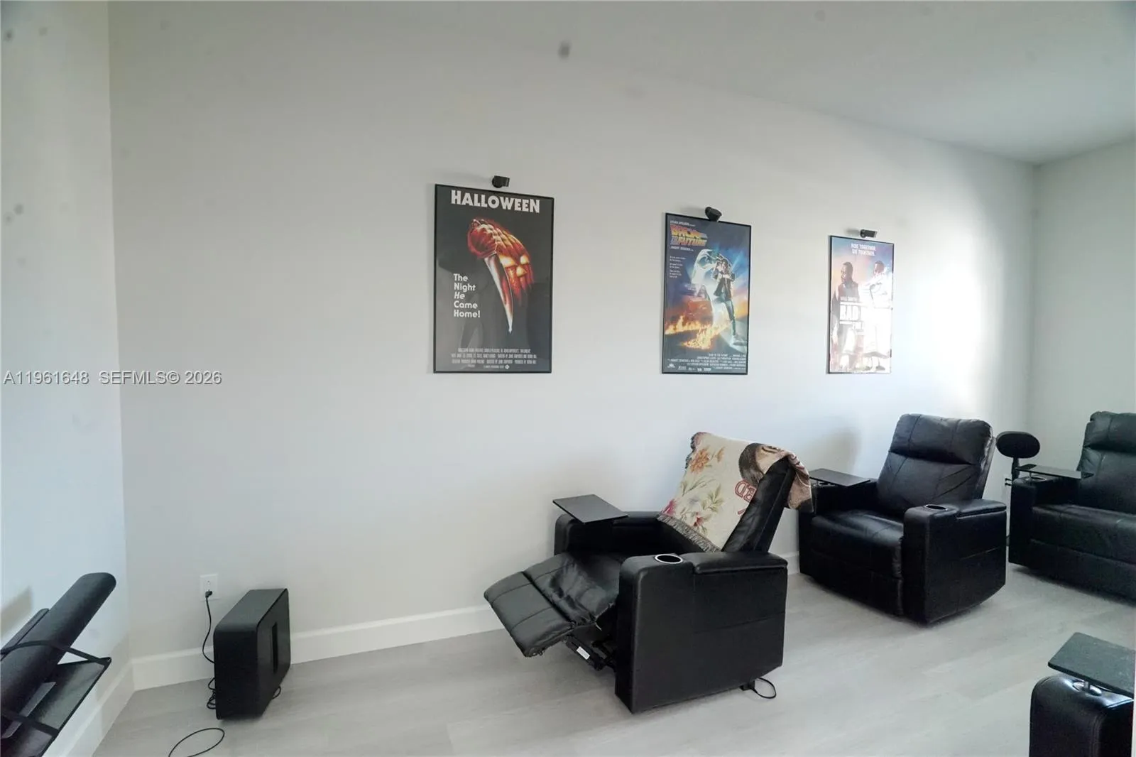 Photo 33