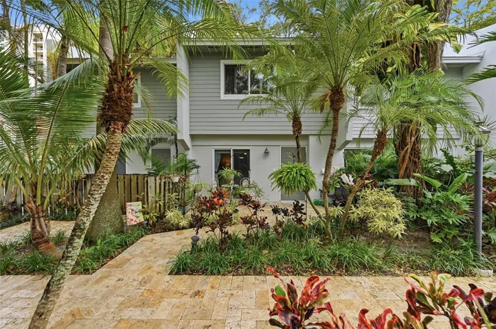 Welcome home to this inviting townhome in the heart of highly sought after Victoria Park.