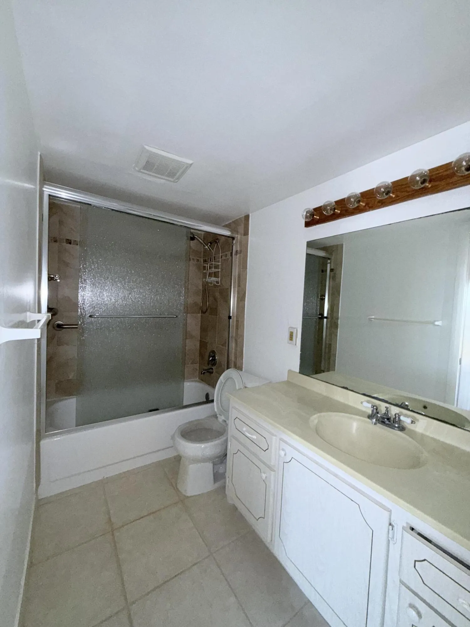 MASTERBATHROOM