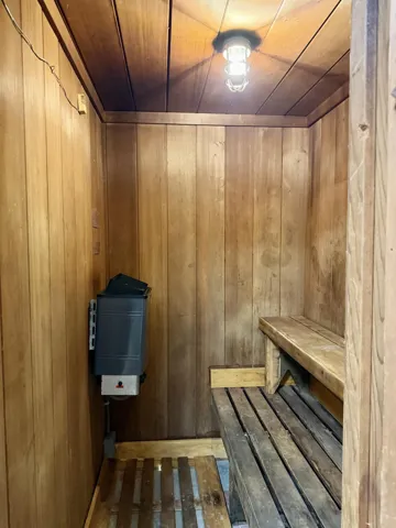 2 SAUNA'S