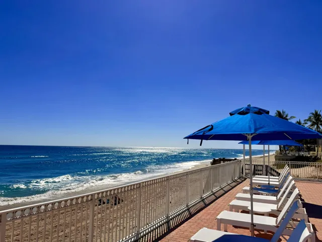 PRIVATE BEACH