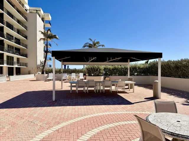 COVERED DINING/EATING AREA