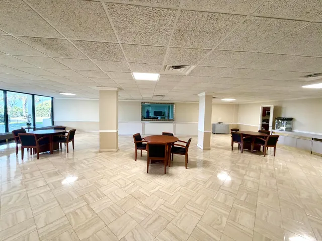PARTY ROOM