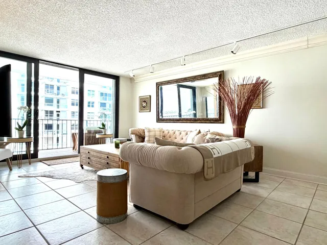 LIVING ROOM AT DAY