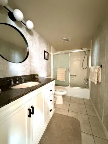 2ND BATHROOM W/TUB & SHOWER