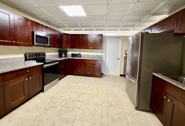 CLUB HOUSE FULL KITCHEN