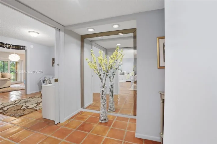 Foyer / Entry
