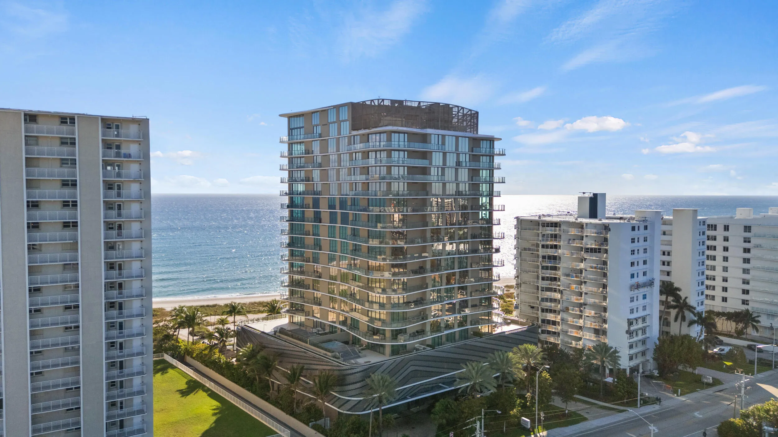 Perched on the 14th floor of the Sabbia Condo is your new Oceanfront Palace in the Sky. Enjoy a boutique luxury lifestyle, with world-class amenities, 24/7 concierge service, and a white sand private beach.