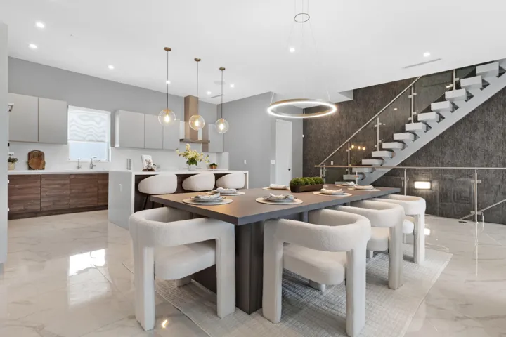 Accutour_15 SE 11th Ave-009