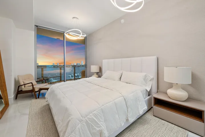 220 Lake Shore Dr unit 1008-32