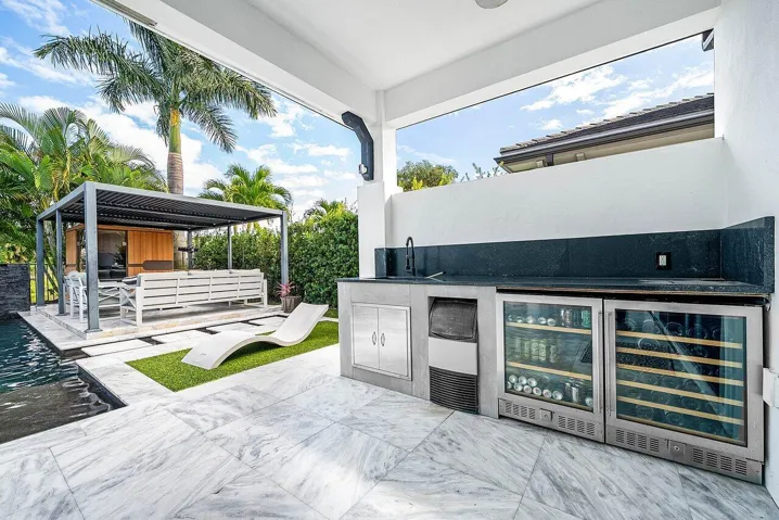 046-3019GinBerryWay-WestPalmBeach-FL-334