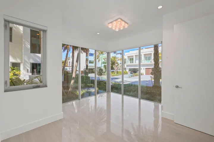 Beautiful large bedroom and bath on entrance floor could make beautiful office