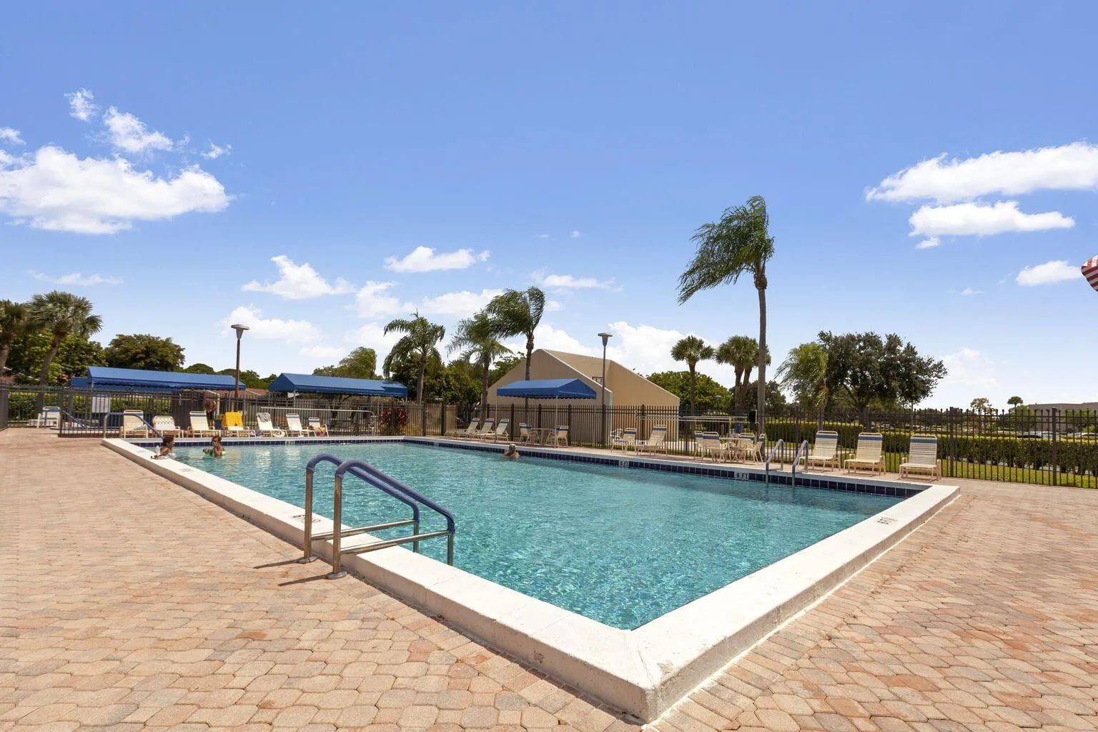 Laurel Oak Pool1