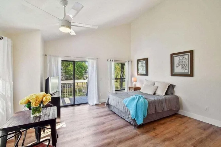 Studio bed and dining