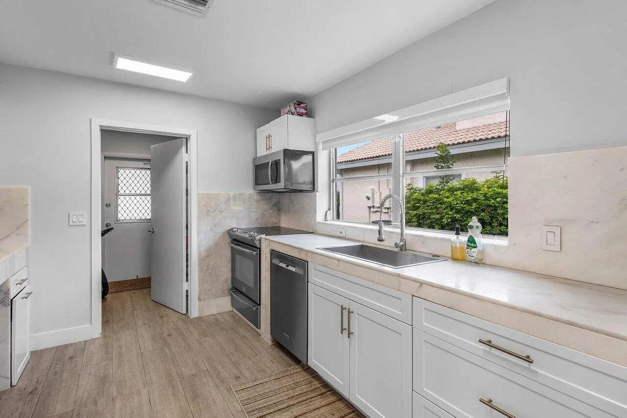 029-900MarbleWay-BocaRaton-FL-33432-SMAL