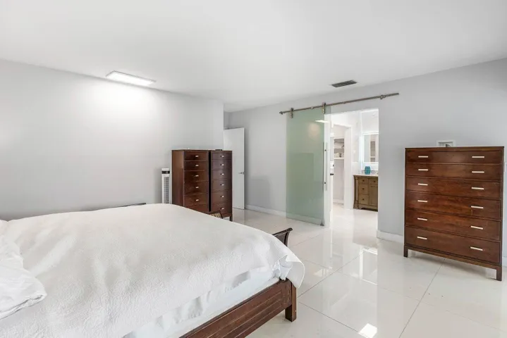 021-900MarbleWay-BocaRaton-FL-33432-SMAL