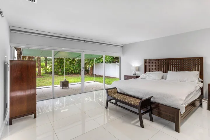019-900MarbleWay-BocaRaton-FL-33432-SMAL