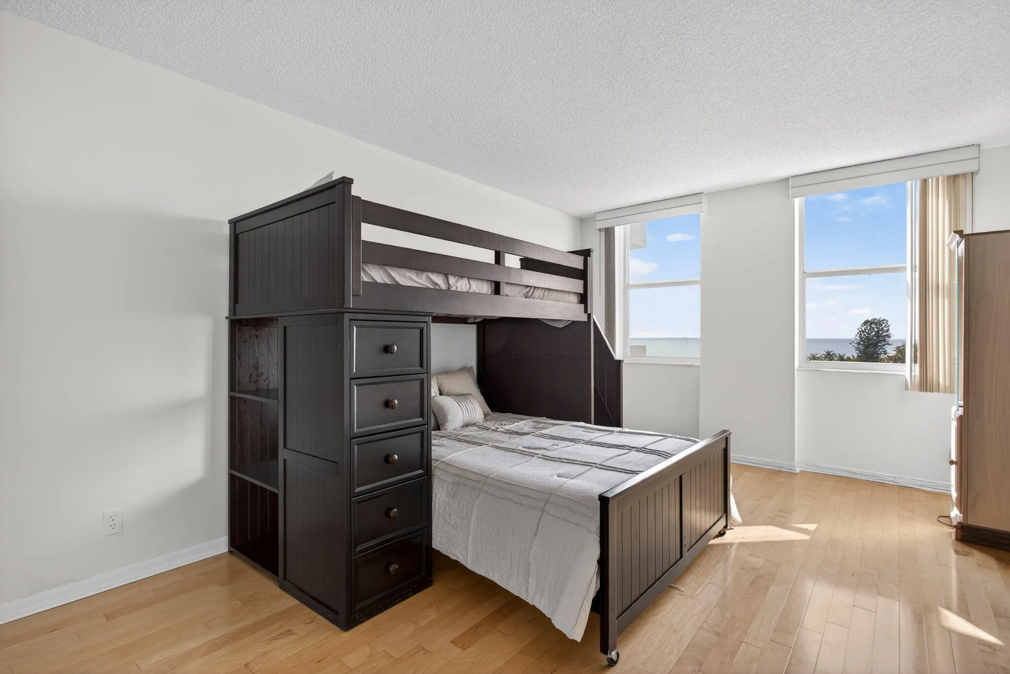49-web-or-mls-1147-3855