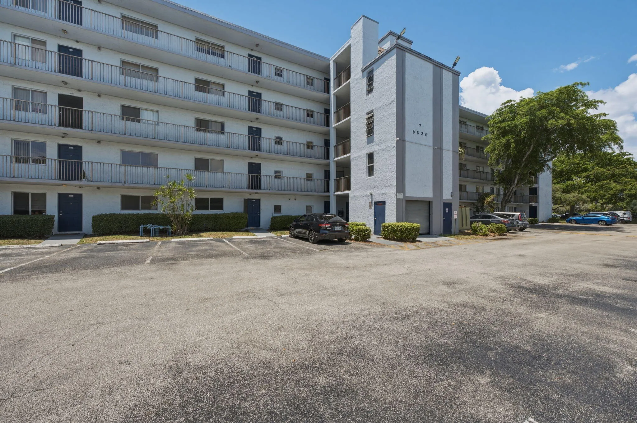 1-web-or-mls-8620-n-sherman-cir-204