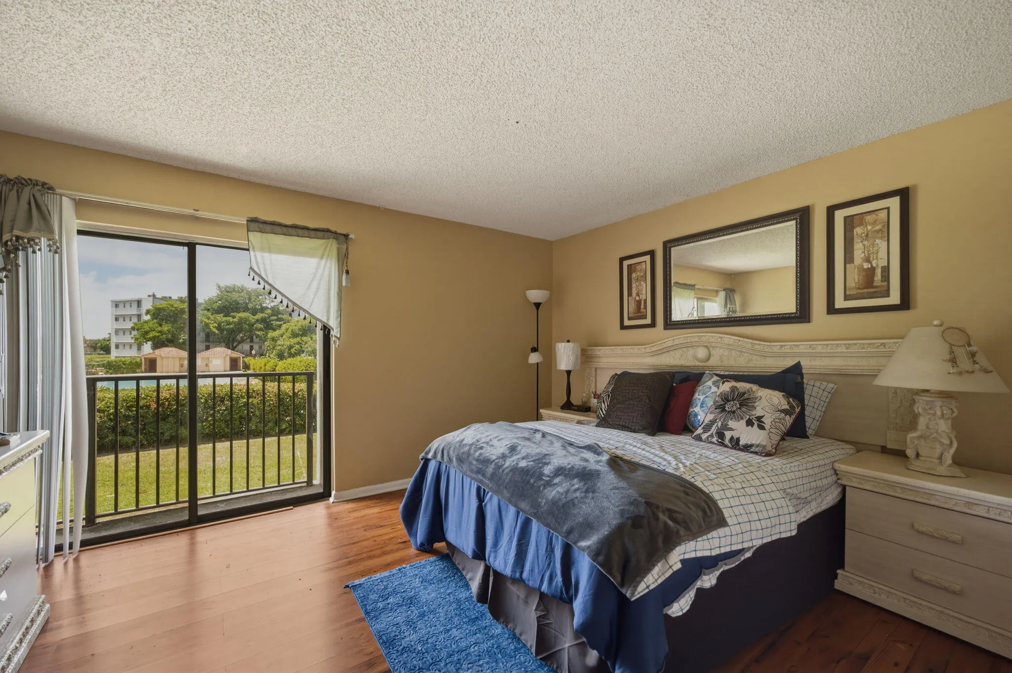 13-web-or-mls-8620-n-sherman-cir-204