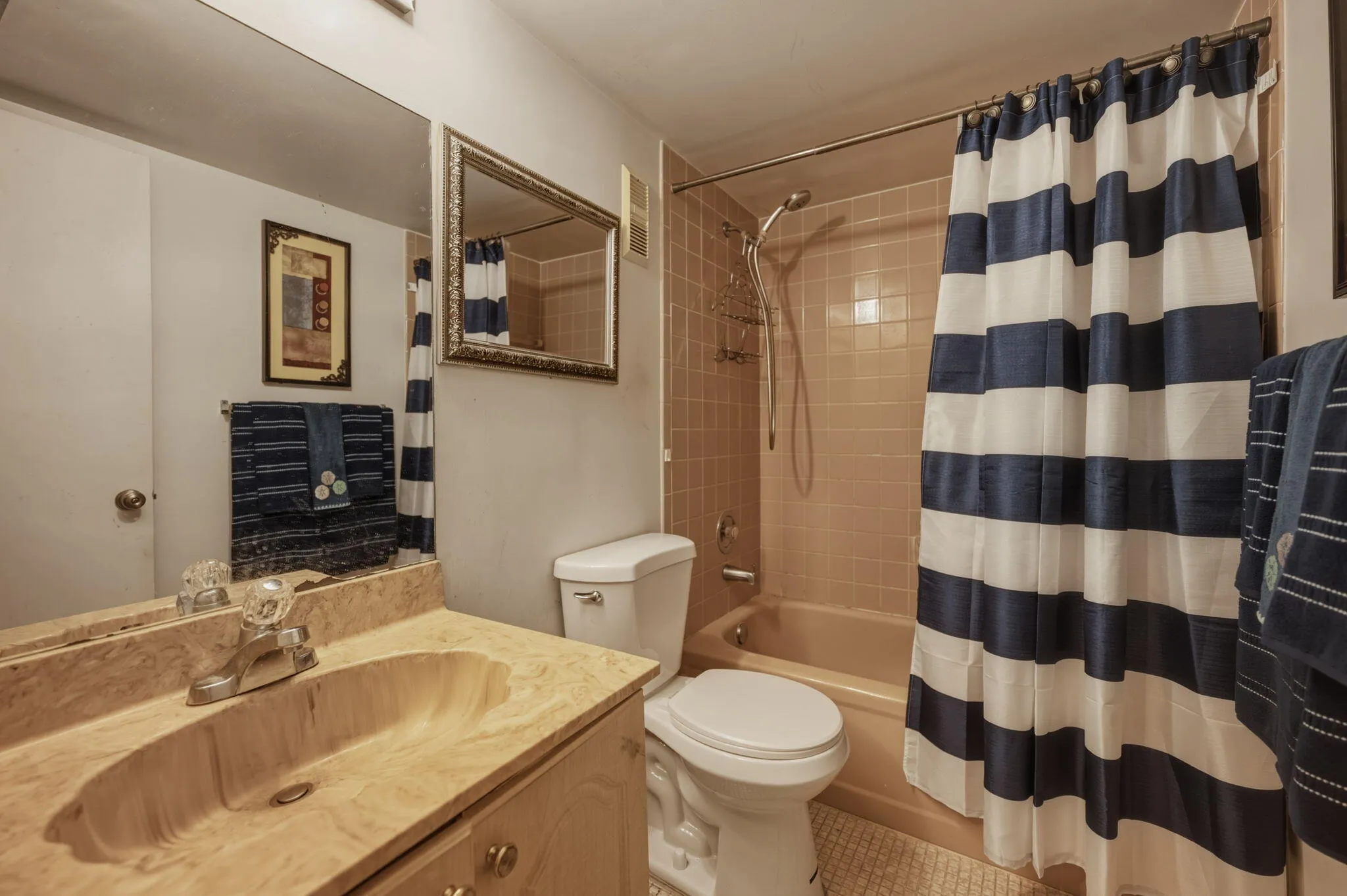 16-web-or-mls-8620-n-sherman-cir-204