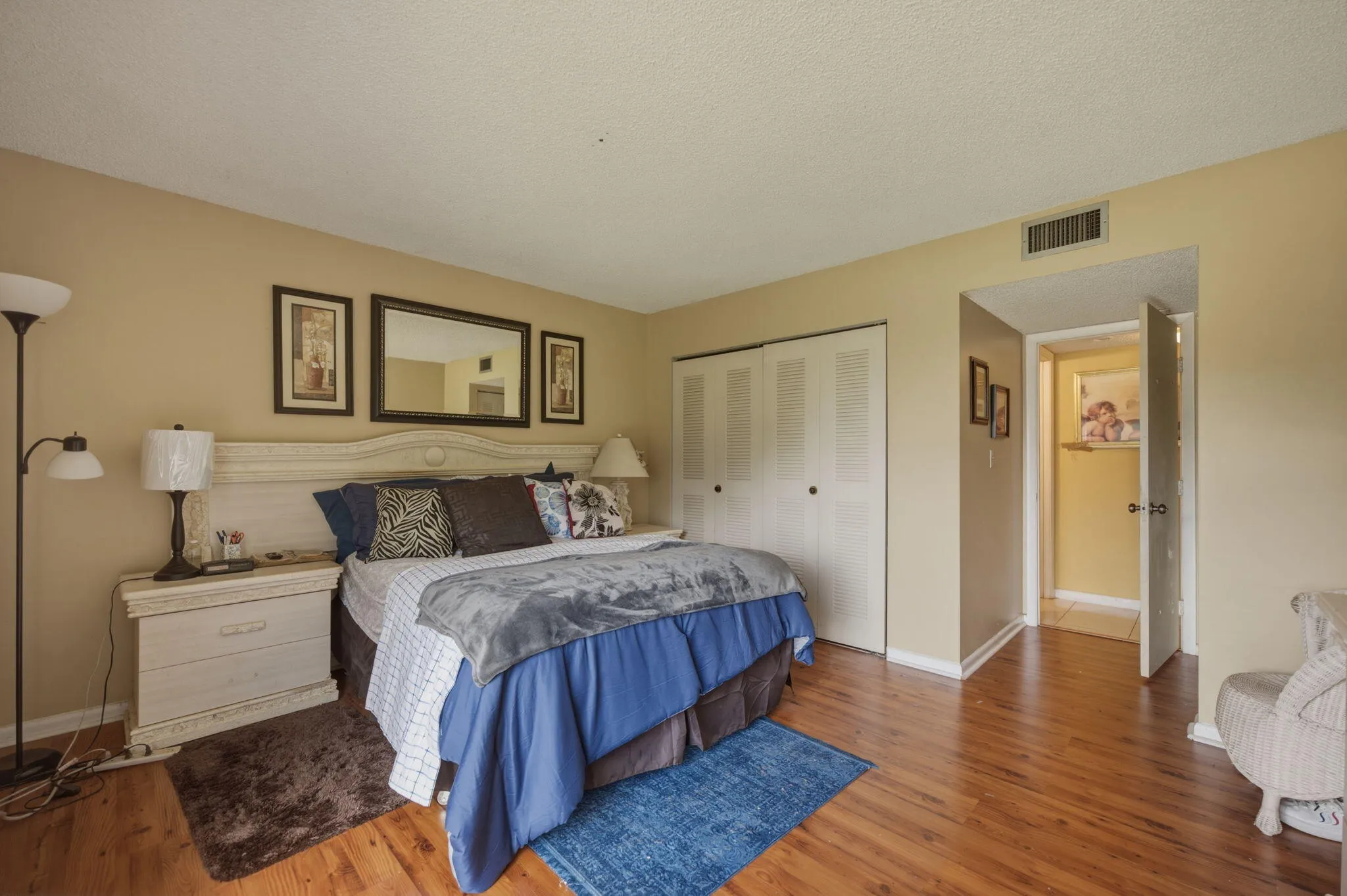 14-web-or-mls-8620-n-sherman-cir-204