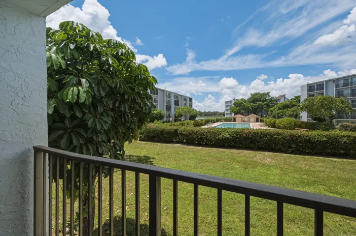18-web-or-mls-8620-n-sherman-cir-204