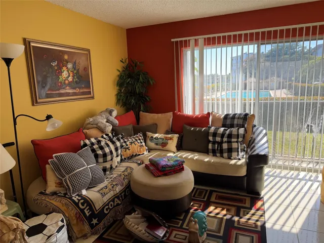 7-web-or-mls-8620-n-sherman-cir-204
