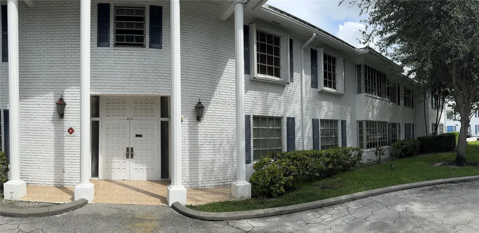 First Floor/Corner Unit