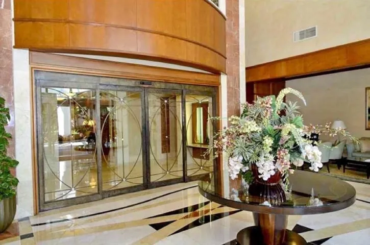 Secured lobby with 24 hr desk attendant and security guard