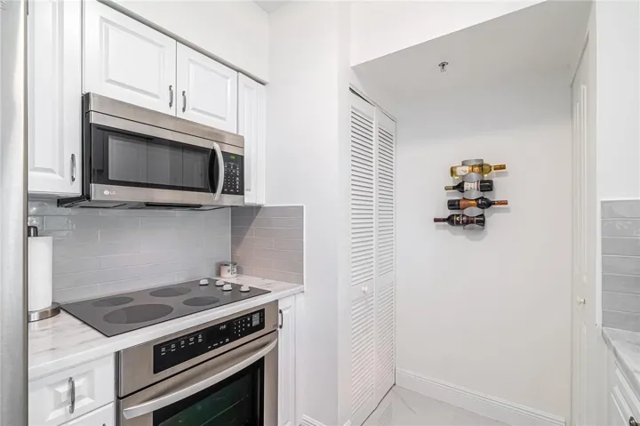 Upgraded S/S appliances/tile backsplash
