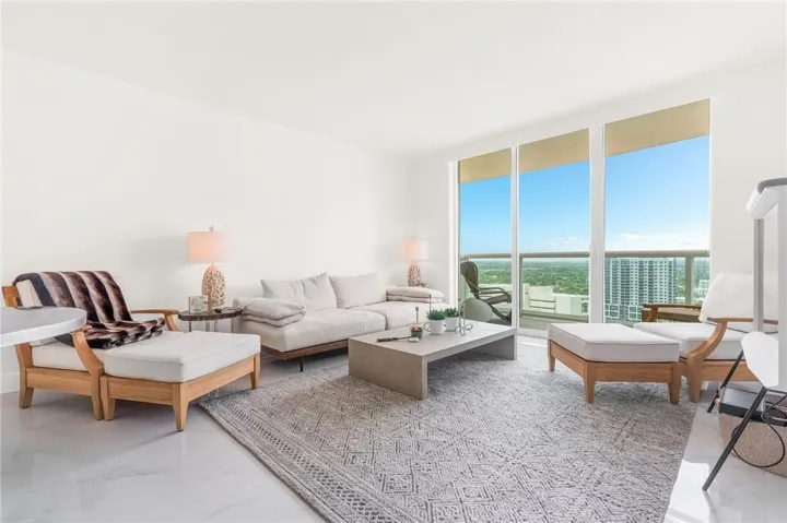 Access to the balcony via the glass sliding doors