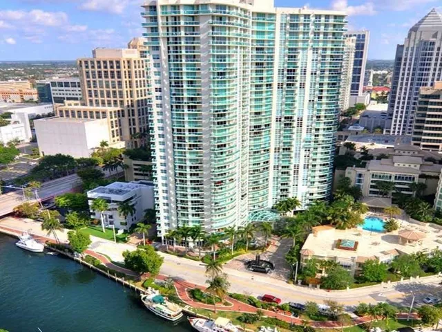 Watergarden is a full-service building located directly on the New River