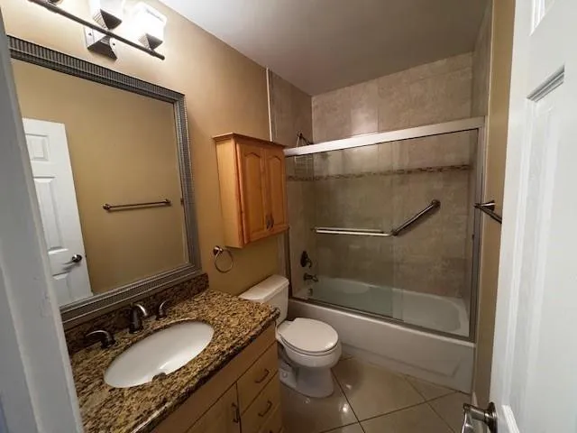 Full bathroom ...