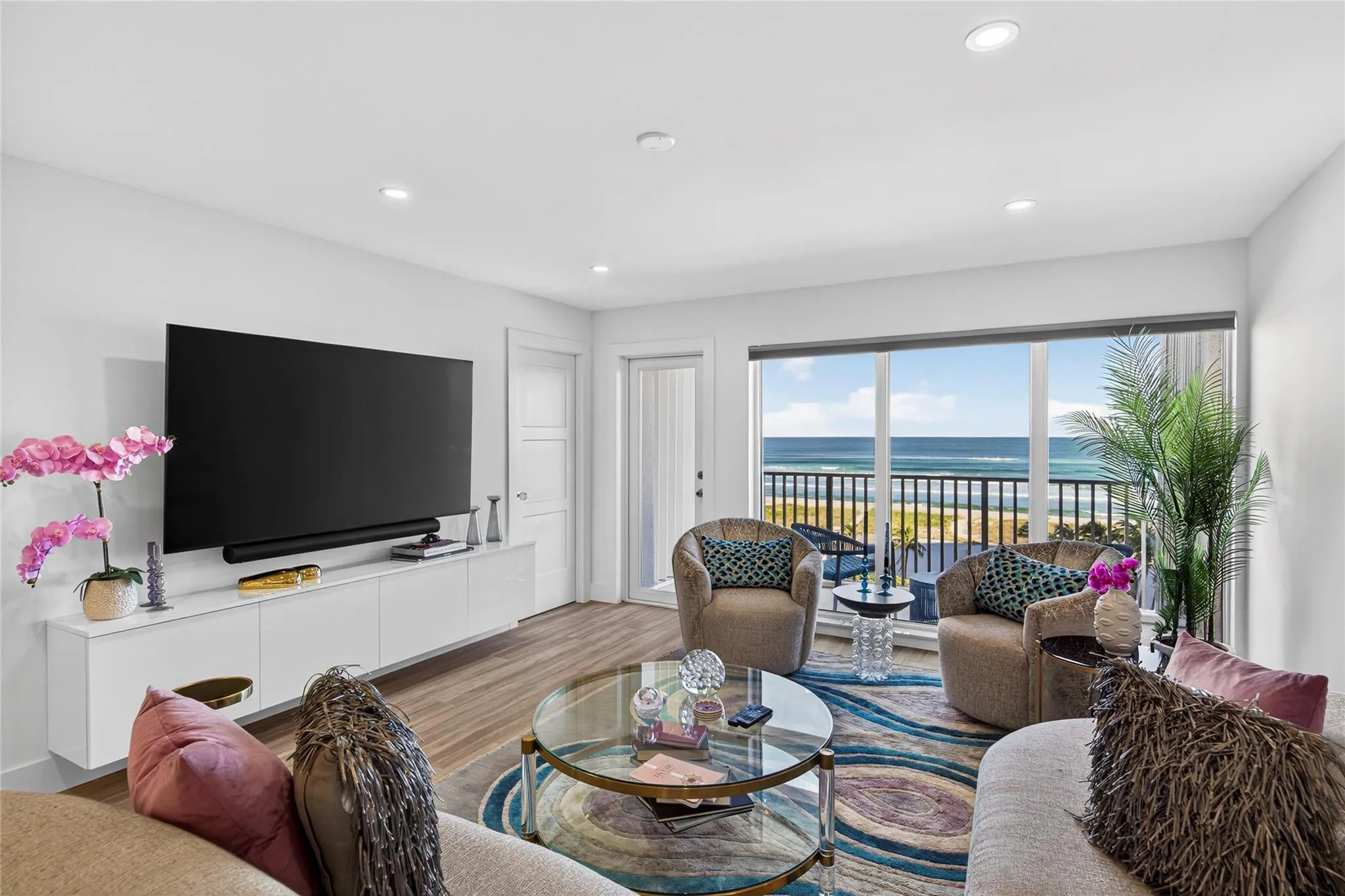 with spectacular view of the balcony and direct ocean views