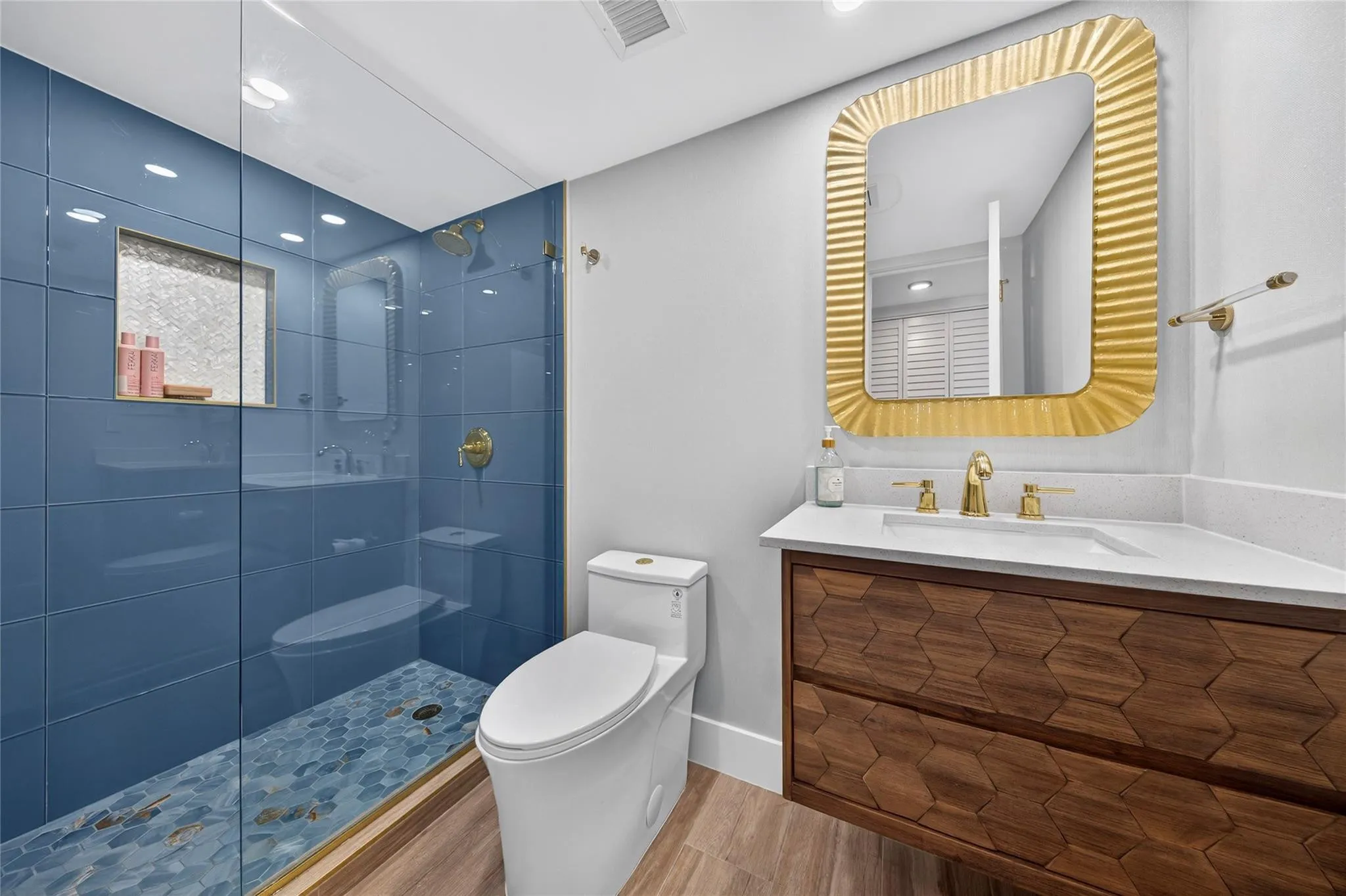 Elegantly appointed bath