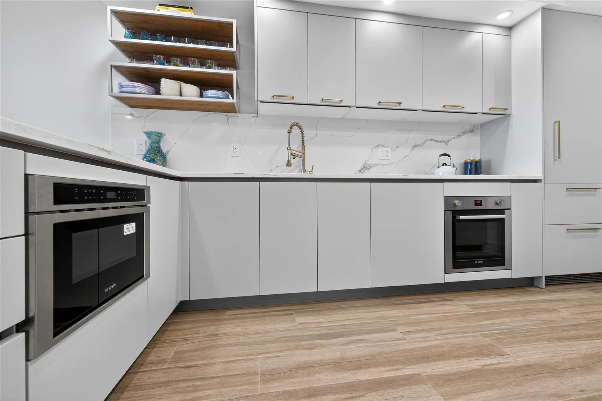 Designer kitchen with plenty of cabinets and counterspace