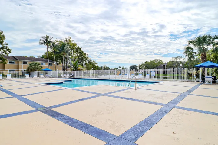 450 Palm Ave #61