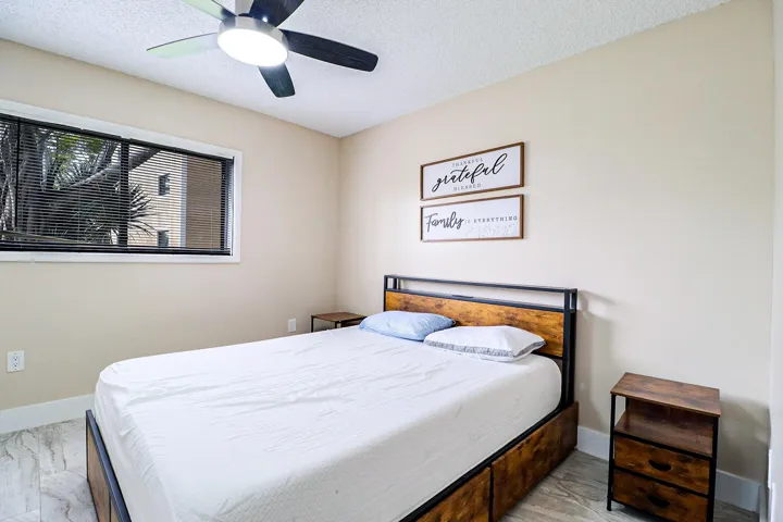 450 Palm Ave #33