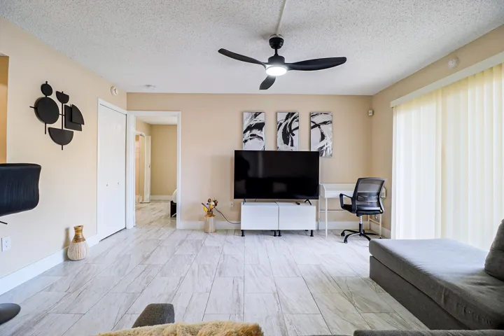 450 Palm Ave #30