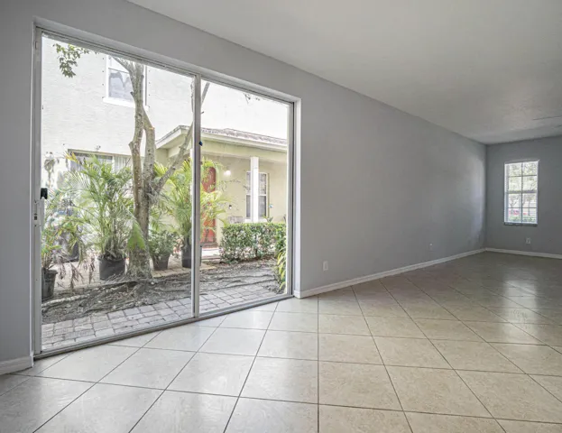 2143 Bell Patio
